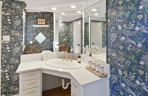 Bryan Villa | "The Treehouse" of Bryan/College Station