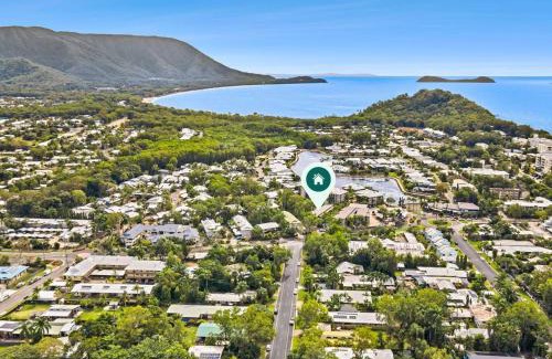 Trinity Beach Apartment | The Trinity Duo - Resort Comfort near Beach & Dining
