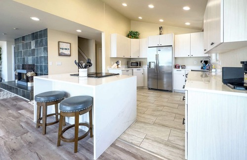 Bandon House | The Triton: Near Bandon Dunes Golf Resort with miles of sandy beach