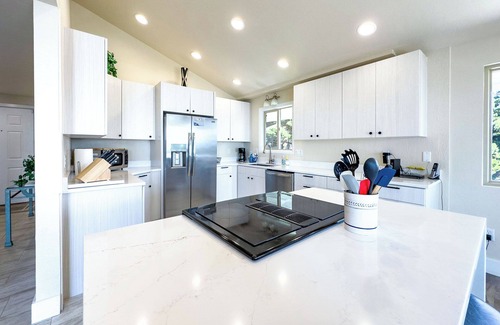 Bandon House | The Triton: Near Bandon Dunes Golf Resort with miles of sandy beach