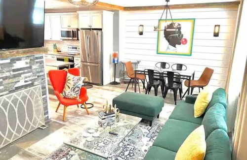 Atlanta House | The Turquoise Door-West Midtown. Minutes from fun!