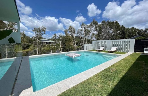 Bogangar House | The Ultimate Beach House - Magnesium pool, close to beach and shops