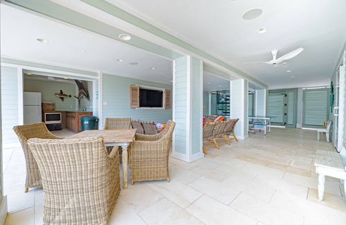 Key Allegro House | The Ultimate Luxury Getaway with Beautiful Canal Views and Fabulous Pool