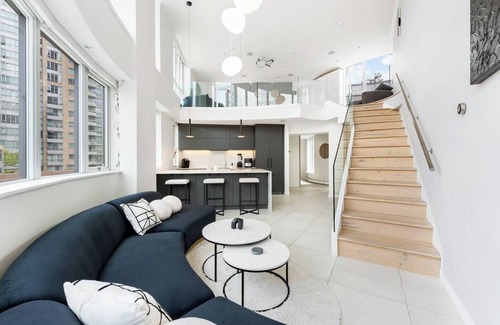 Crosstown Apartment | The Vancouver Penthouse, 2-Level, Patios, Hot Tub
