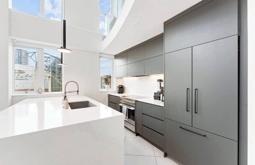 Crosstown Apartment | The Vancouver Penthouse, 2-Level, Patios, Hot Tub