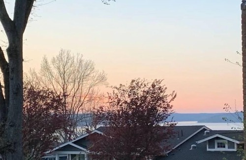 North End Condo | the Veranda, Best Area, 2 Baths, WD, Jacuzzi bath