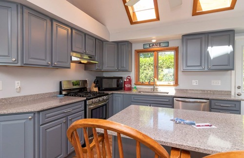 Lodi Cottage | The View at Lodi Point - Cozy Comfort On Level Lake Front!