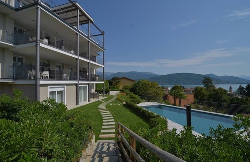 Baveno Apartment | The View-Rainbow:design lake view apartment