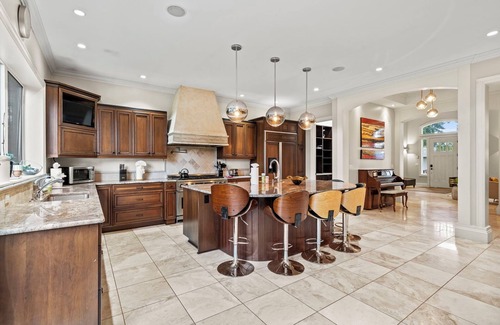 Bellevue Villa | The Villa – A Grand Tuscan-Inspired Experience in Bellevue