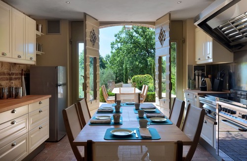 Cetona House | The villa and pool offer breathtaking views of sight