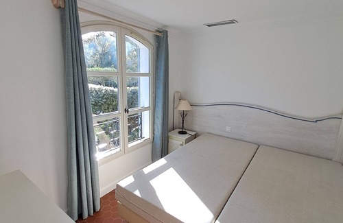 Les Restanques Villa | The villa Charles in holiday residence in the heart of the golf of saint tropez