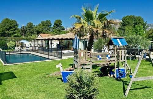 Aubagne Villa | The "Villa Garlaban" in Provence classified 5*