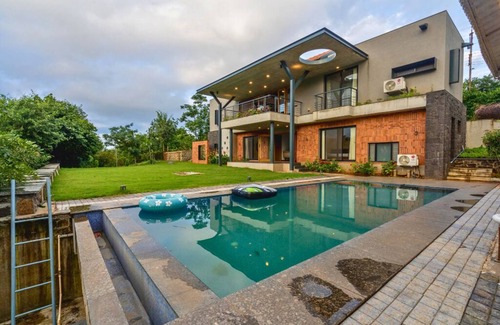 Anjaneri Villa | The Vine Villa, Nashik by Ebony Stays | Private Pool Stay with Vineyard Views