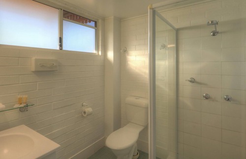 Stanthorpe Hotel | The Vines Motel and Cottages