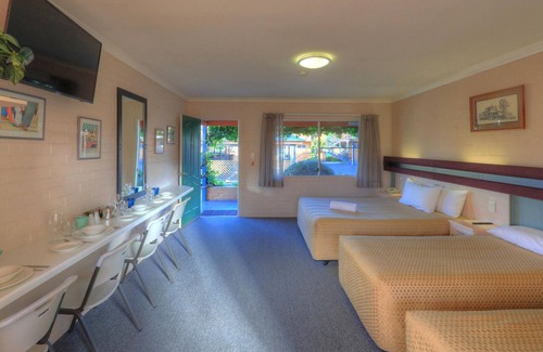 Stanthorpe Hotel | The Vines Motel and Cottages