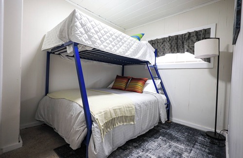 Port Austin Hotel | The Vintage Two at Lakeshore Pines is a cozy 2 bd/1ba unit with Beach Access!