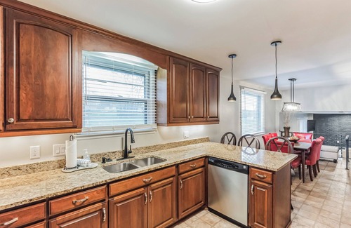 Nashville House | The Vivianne - LUX 4BR, 3Bath home, Pet friendly!