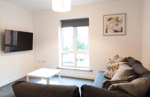 Derby Apartment | The Vulcan - Newly Furnished with Parking
