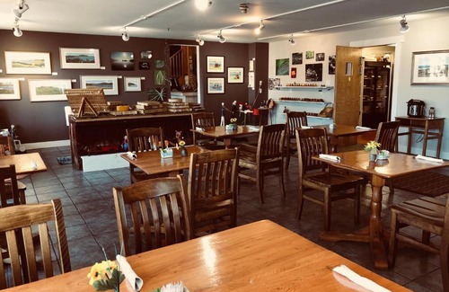 Baddeck Bed & Breakfast | The Water's Edge Inn & Gallery