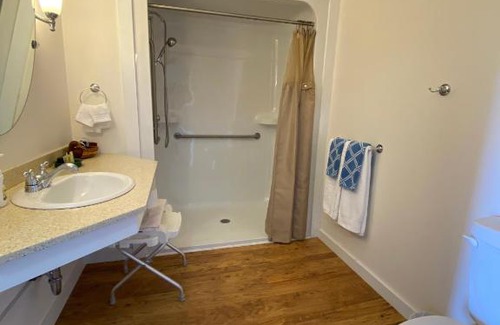 Baddeck Bed & Breakfast | The Water's Edge Inn & Gallery