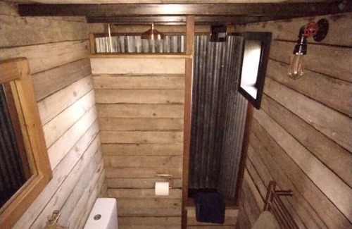 Woodbridge Cabin | The Water Shack - Amazing tiny house retreat