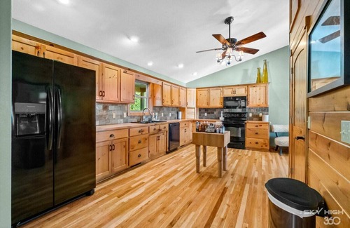 Golden House | The Waters Edge Oasis at Table Rock Lake
