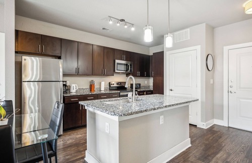 South Arlington Apartment | The Watson 369 I Comfy 2 Bed 1 Bath