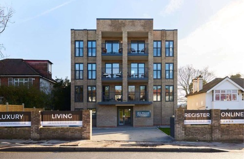 Brent Apartment | The Wembley Park Wonder - 2 BDR Flat with Balcony