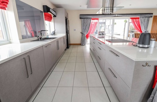 Towyn Cottage | THE WENDOVER, pet friendly, luxury holiday cottage in Towyn