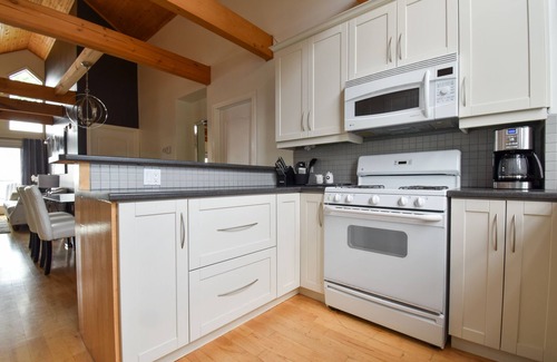 Wellington House | The West Lake House lakeside retreat