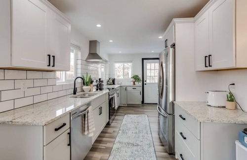 South Westminster House | The Western Retreat | Hot Tub & Spacious Yard