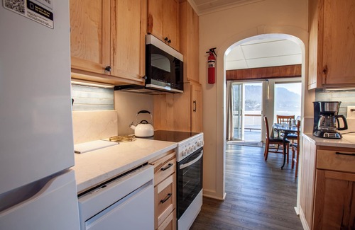 Yachats House | The Whales are migrating! Watch from our deck! Walk to everything!