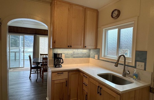 Yachats House | The Whales are migrating! Watch from our deck! Walk to everything!