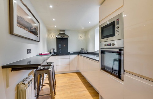 Staveley House | The Wheelhouse at Staveley - Characterful & Modern Holiday Home with SAUNA