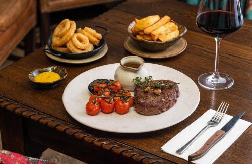 Oldham Hotel | The White Hart at Lydgate