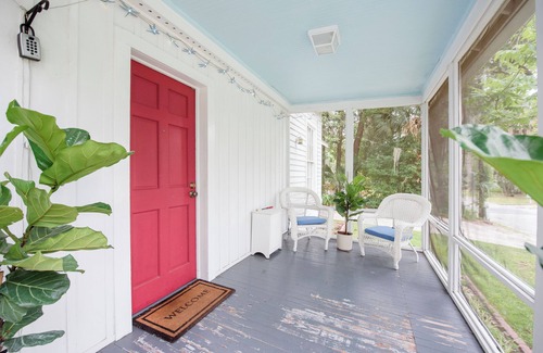 Gainesville Cottage | The White House, a charming 2-bedroom cottage in Downtown Gainesville