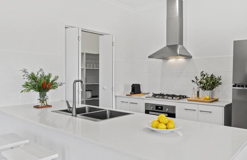 Sellicks Beach House | The White House ~ Sellicks Beach - Welcome to The White House, a touch of serenity & style in the heart of Sellicks Beach