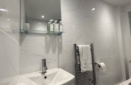 Kemptown Hotel | The White House