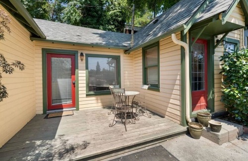 Jacksonville Cottage | The Williams - luxe 2-bedroom cottage w/onsite parking in downtown Jacksonville