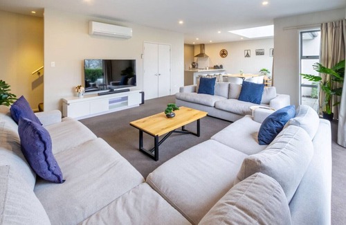 Christchurch Apartment | The Willows Parkside Retreat