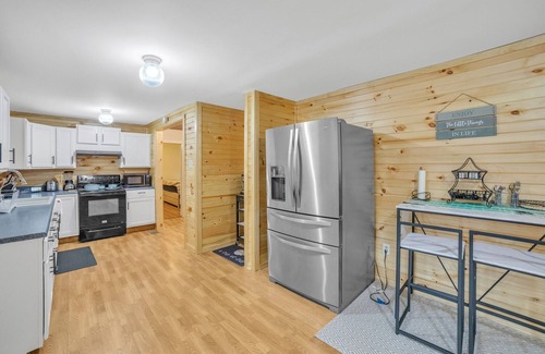 Grand Junction House | The Wolf Den :Fall Colors & Cozy Evenings – The Perfect Autumn Getaway