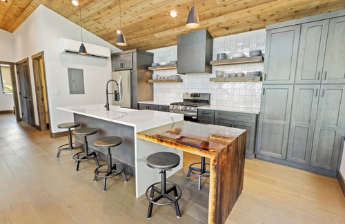 Island Park Cabin | The Wolf Den - New Modern Lakefront Cabin near West Yellowstone