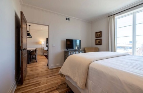 Brunswick Apartment | The WOOD!