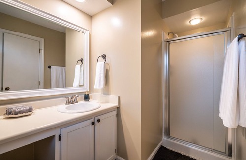 Woodcroft Condo | The Woodcroft Retreat minutes from I-40, Duke & UNC