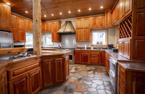 Mora House | The Woodlands Lodge