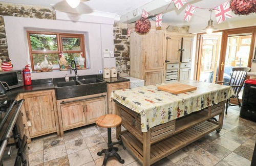 Narberth Cottage | THE WOODLANDS LOWER LEVEL, family friendly in Stepaside