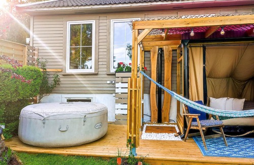 Arendal House | The Woodpecker Cottage Tree