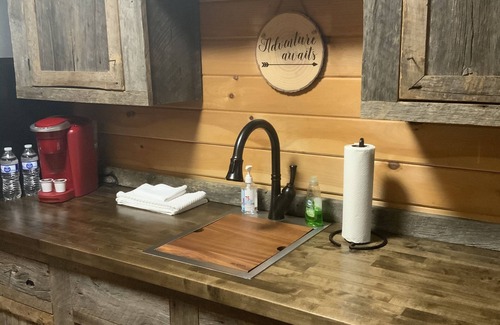 Stanton Cabin | The WOODS Shipping Container Cabin-High Speed WiFi!-Hot Tub!-Covered Deck!-RELAX