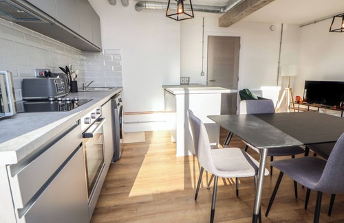 Warrington Cottage | THE WORKS BY DAG, family friendly in Woolston, Warrington