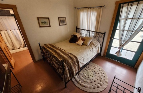Oracle Resort | The Wrangler @C.O.D. Ranch! Perfect romantic spot for 2 w/views & hiking trails